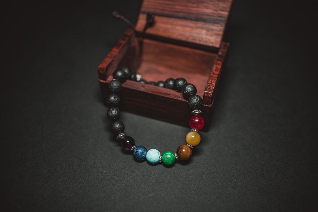 Bien-être et élégance&nbsp;: les avantages des bijoux en bois