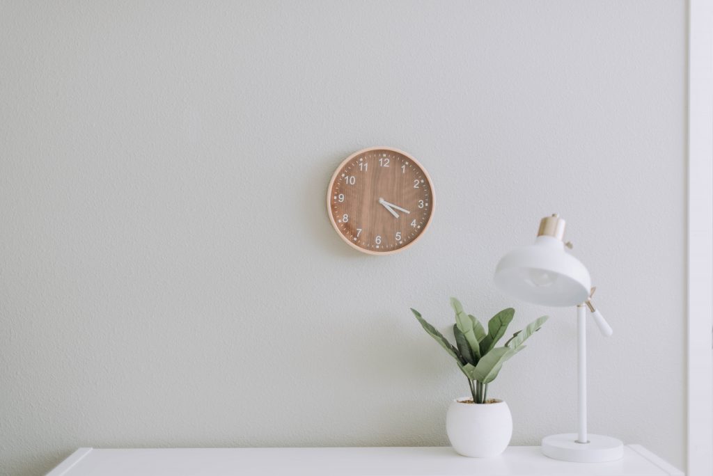 Les atouts des horloges murales de cuisine pour un intérieur fonctionnel et esthétique