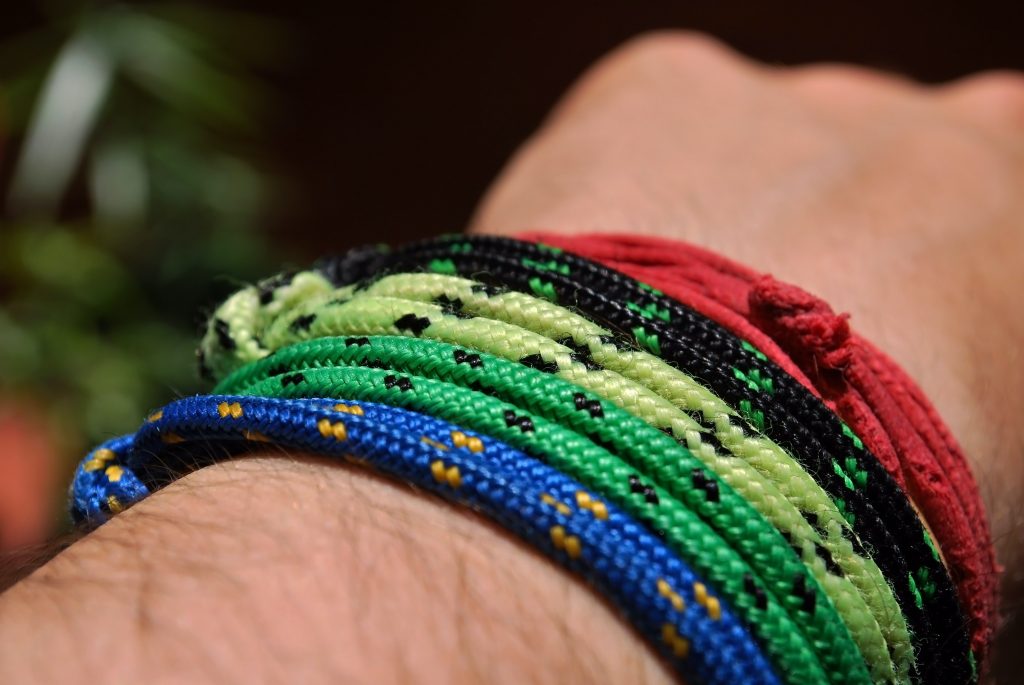Les origines et utilisation du bracelet mala tibétain : un symbole de spiritualité