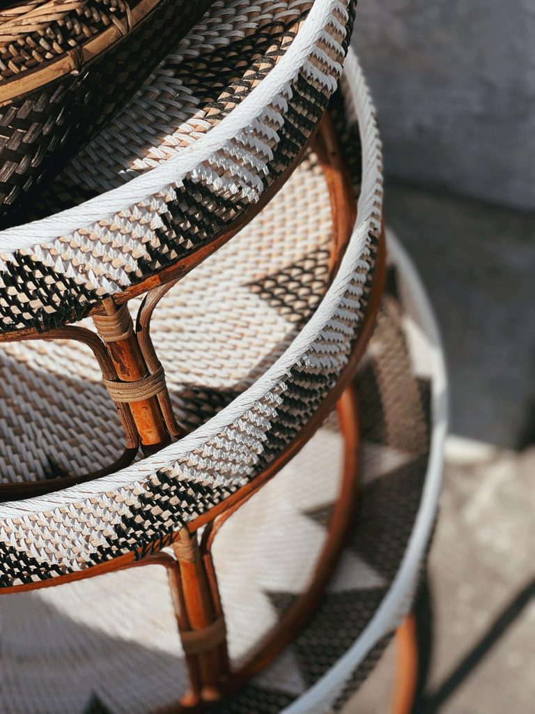 Apprenez à tresser un panier en rotin : la technique étape par étape